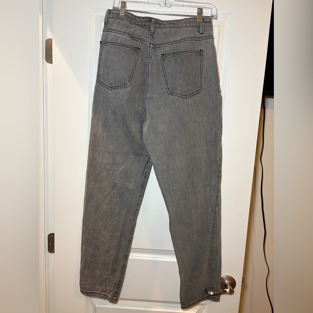 PrettyLittleThing | Classic Washed Black/Gray Denim Mom Straight Jeans - Picture 4 of 5